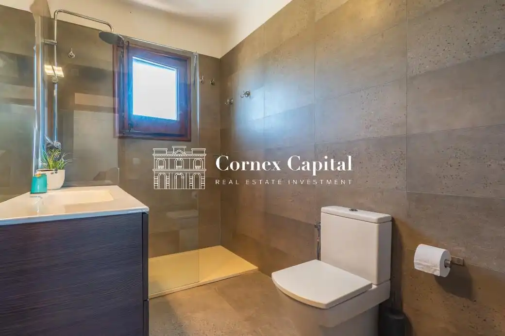 Baño de Finca rústica de alquiler en Fontanilles con Aire acondicionado, Calefacción y Jardín privado