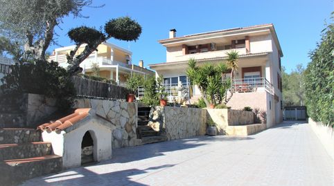 ¡Hermoso Chalet en venta! Con piscina en Tarragona.