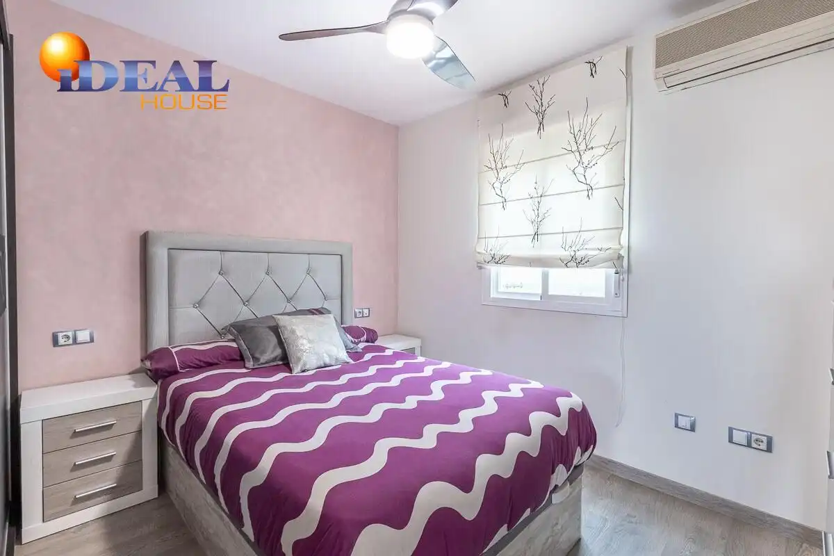 Bedroom of Flat for sale in Granada