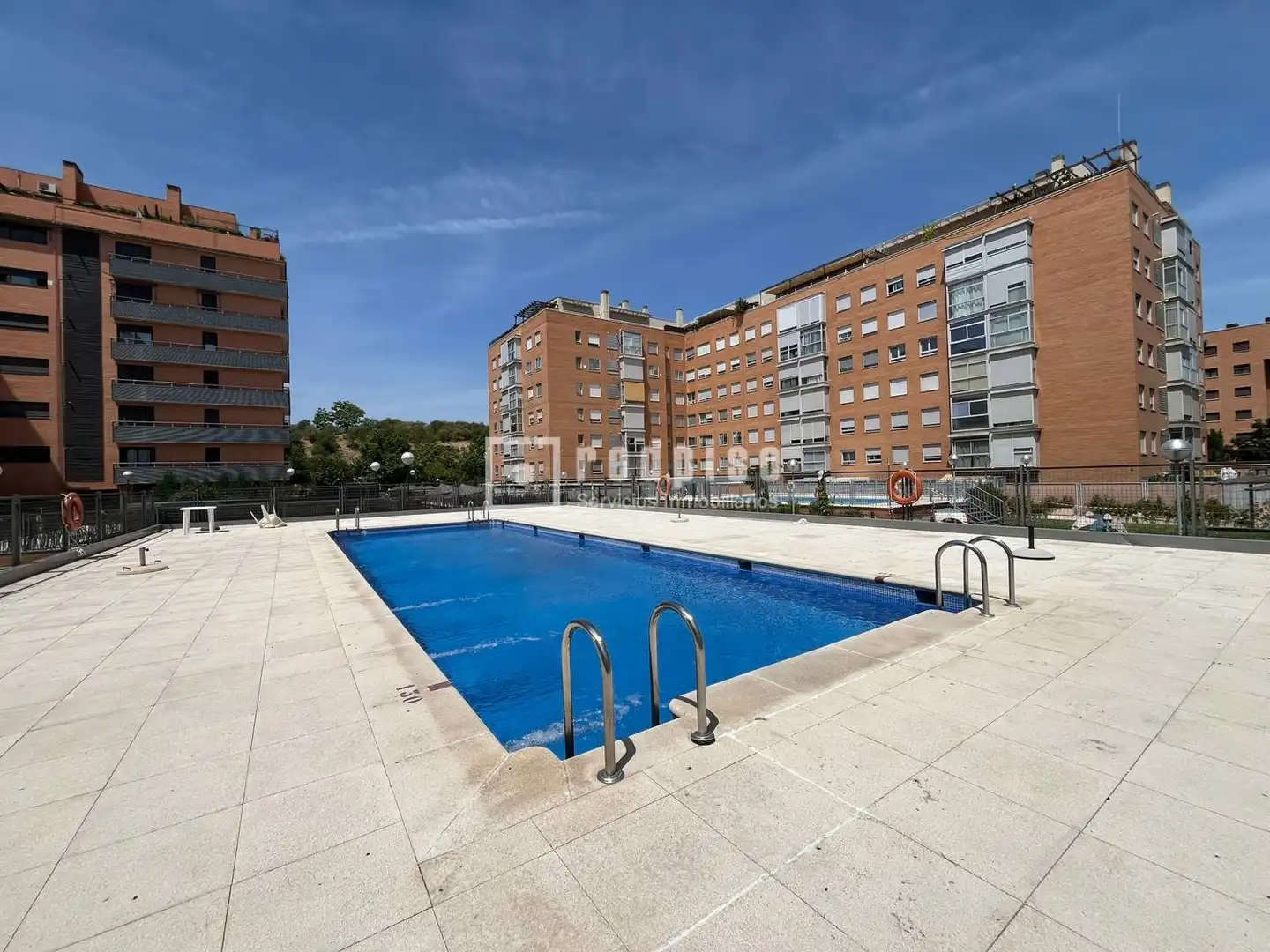 Piscina de Piso en venta en Madrid con Aire acondicionado, Calefacción y Jardín privado