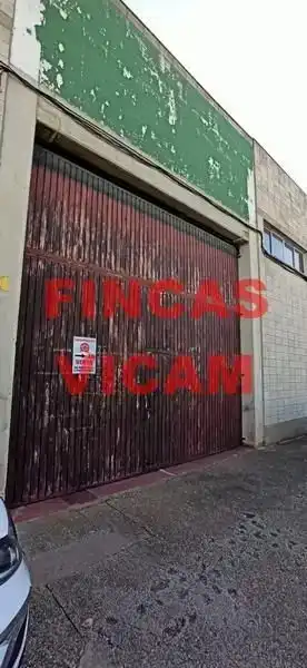 Außenansicht von Fabrikhallen zur Miete in Huesca