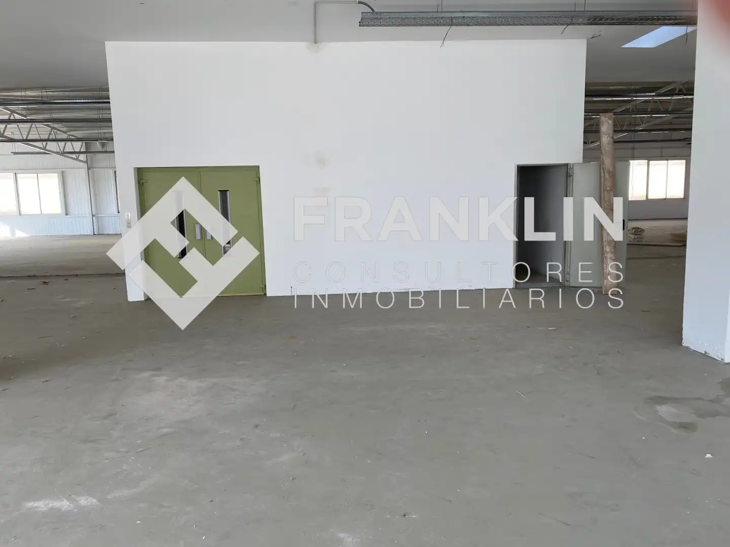 Industrial building with lift to rent in Carrer de la Indústria