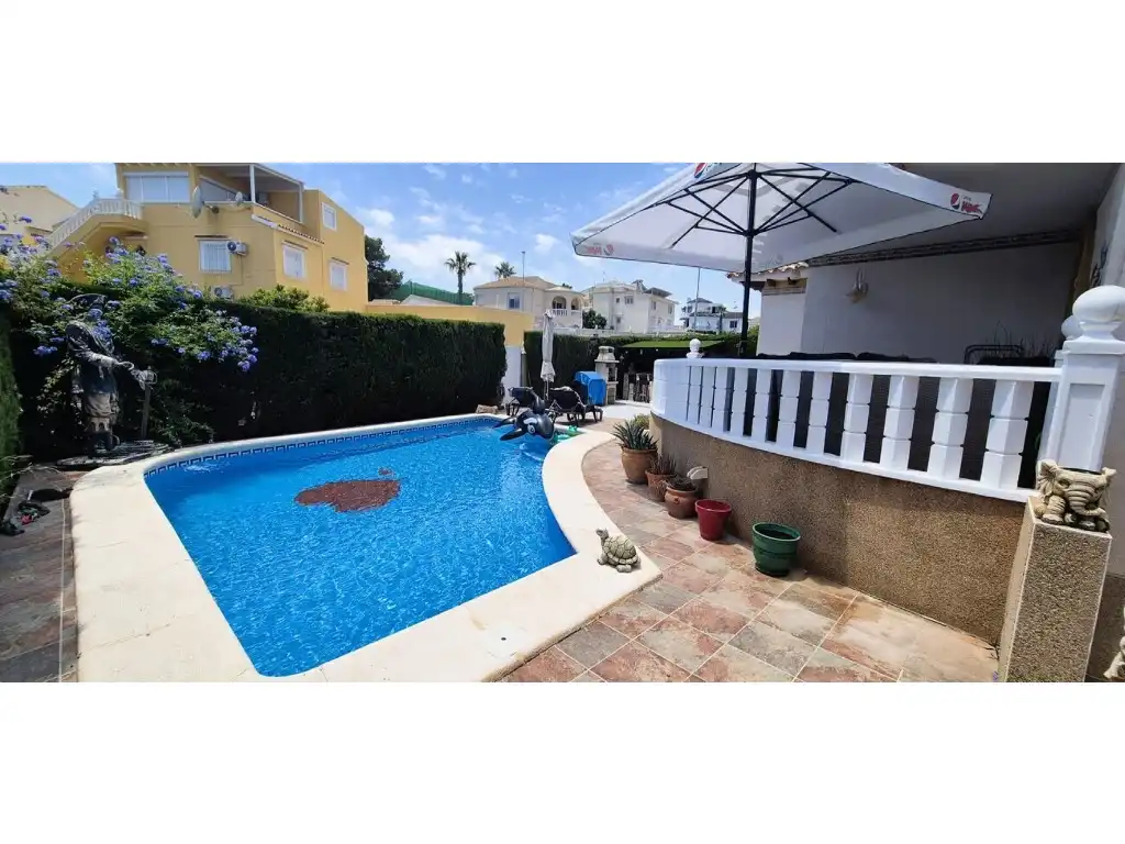 House with pool for sale in Poligono F-2 Filipinas Oeste, imagen 2