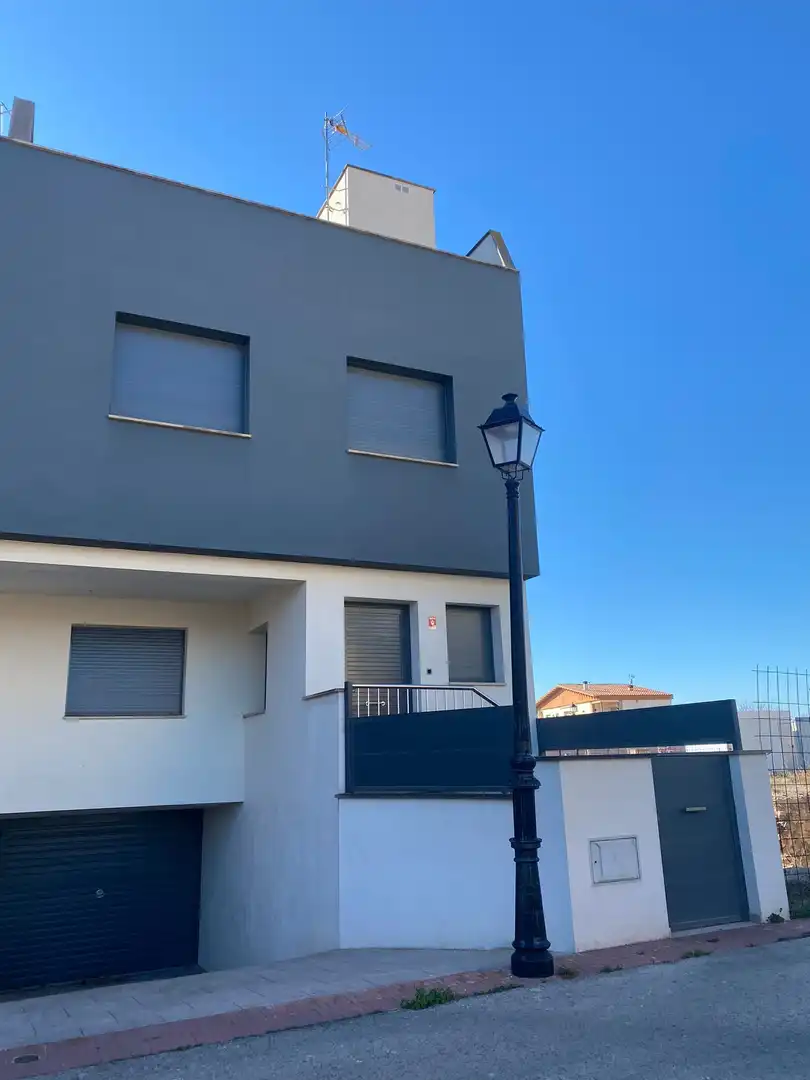 Casa adosada en venta en Carrer dels Prats, 6, Alió