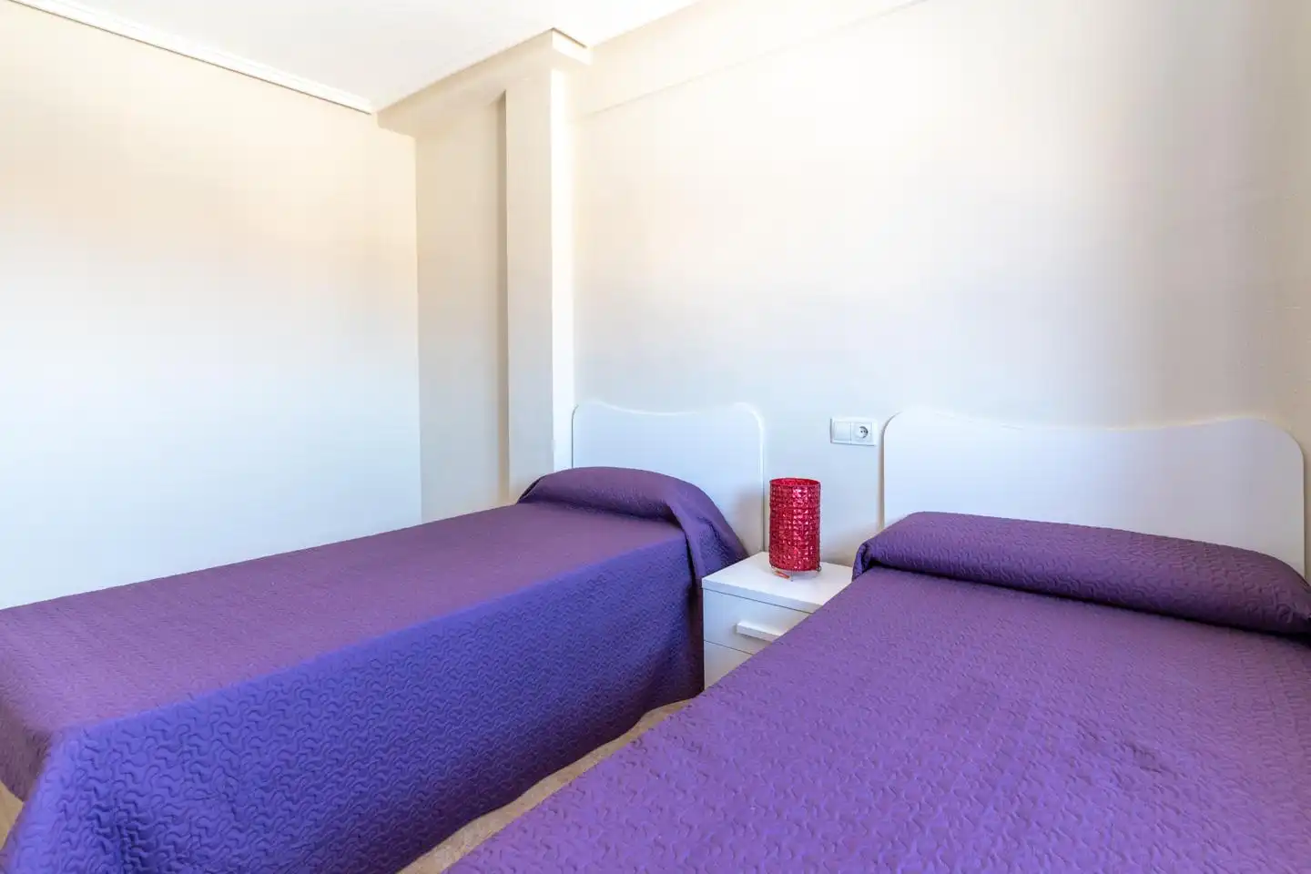 Schlafzimmer von Einfamilien-Reihenhaus zum Verkauf in Santa Pola mit Klimaanlage, Privatgarten und Terrasse