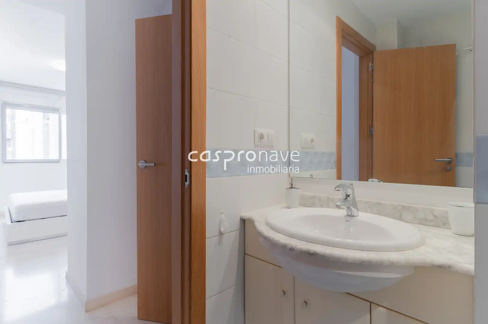 Bathroom of Study for sale in Castellón de la Plana / Castelló de la Plana  with Air Conditioner and Furnished