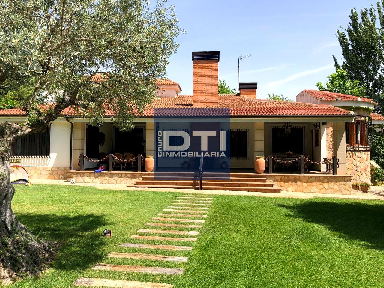 Exterior view of House or chalet for sale in  Albacete Capital  with Air Conditioner, Private garden and Terrace