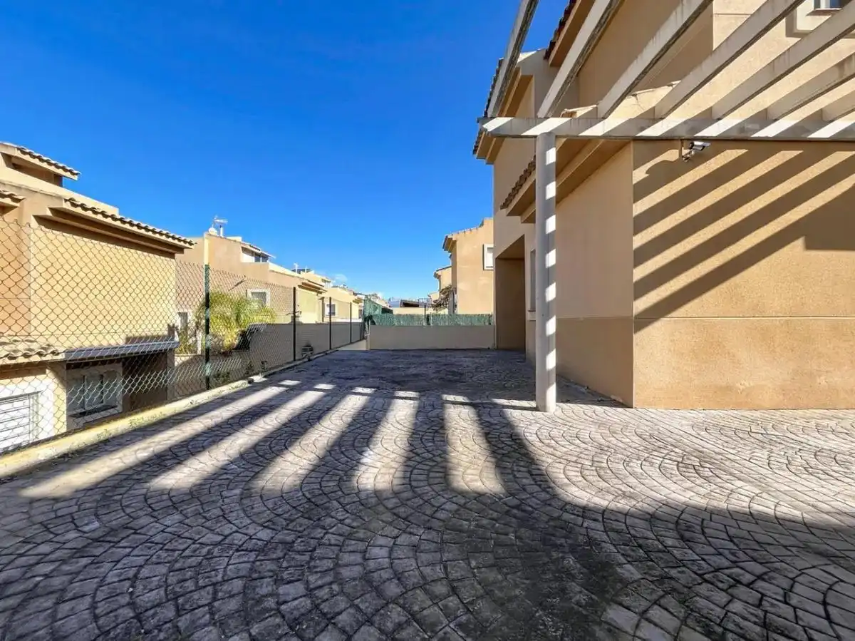 Terraza de Casa o chalet en venta en Benidorm con Calefacción, Jardín privado y Terraza