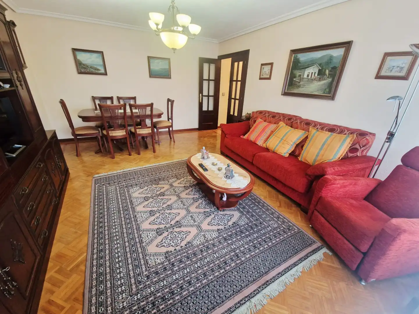 Sala d'estar de Pis en venda en Avilés amb Calefacció, Parquet i Traster