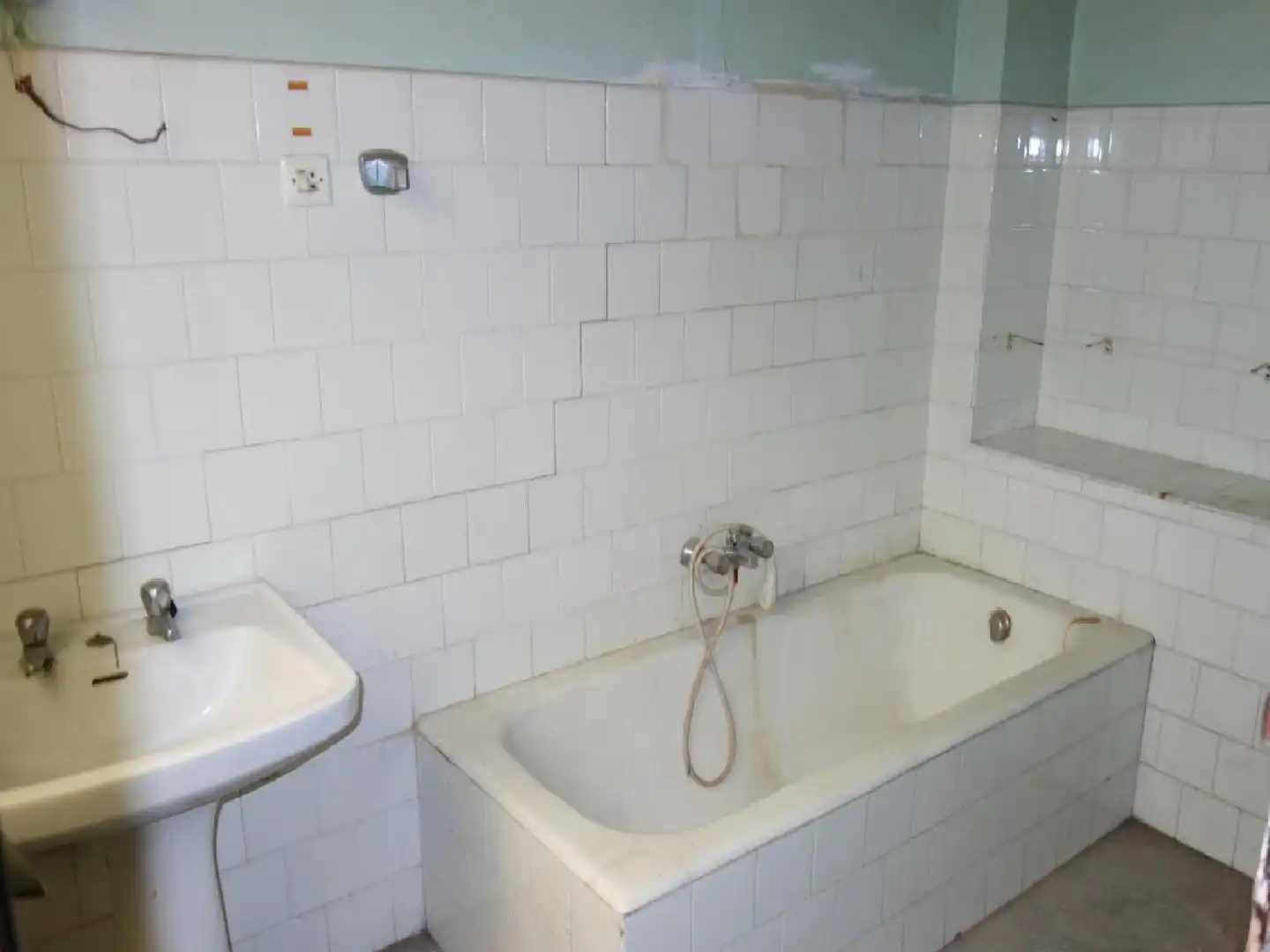 Bathroom of Houses for sale in La Roda de Andalucía