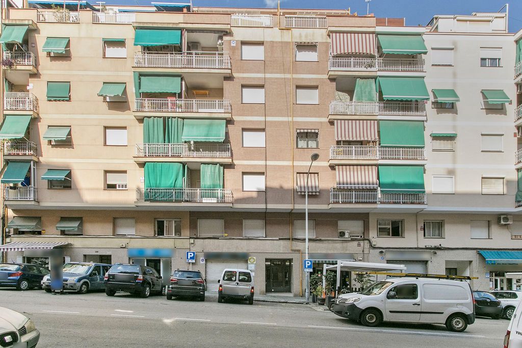 Vista exterior de Pis en venda en Badalona