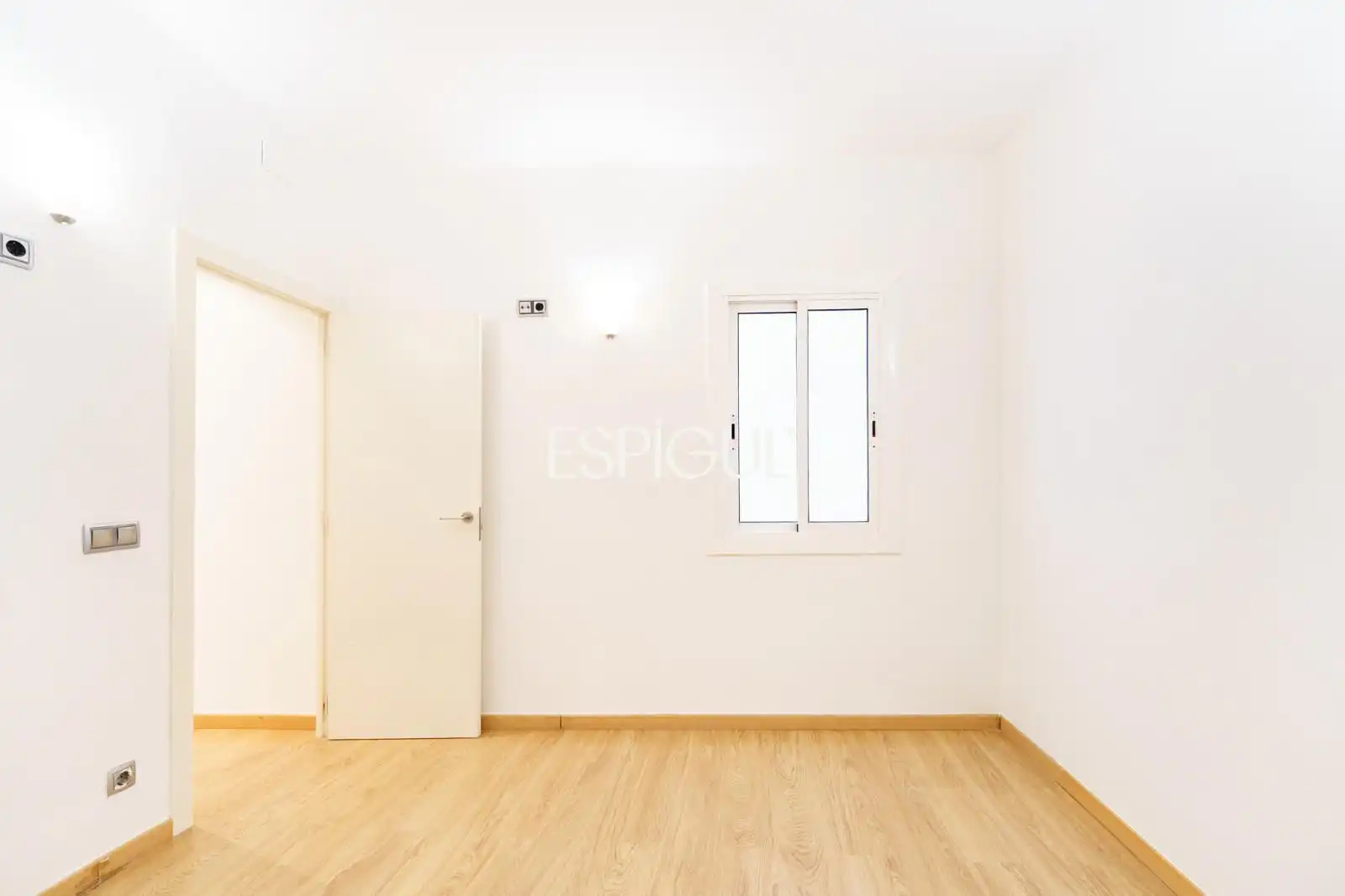 Schlafzimmer von Wohnung zum Verkauf in Barcelona mit Heizung, Parkett und Terrasse