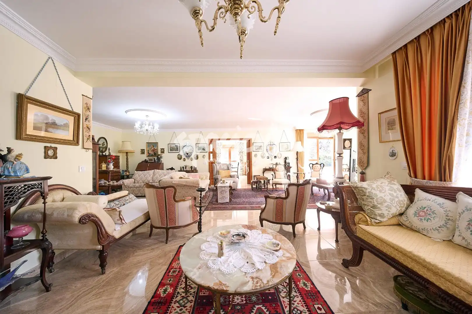 Sala d'estar de Casa o xalet en venda en El Escorial amb Calefacció, Jardí privat i Terrassa