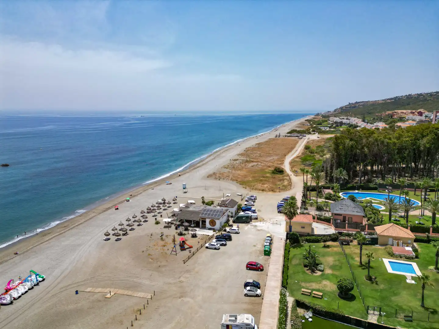 Vista exterior de Casa o chalet en venta en Manilva con Aire acondicionado, Jardín privado y Terraza
