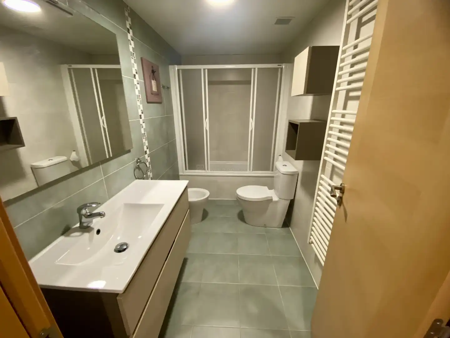 Bathroom of Flat for rent in  Logroño  with Air Conditioner, Heating and Private garden