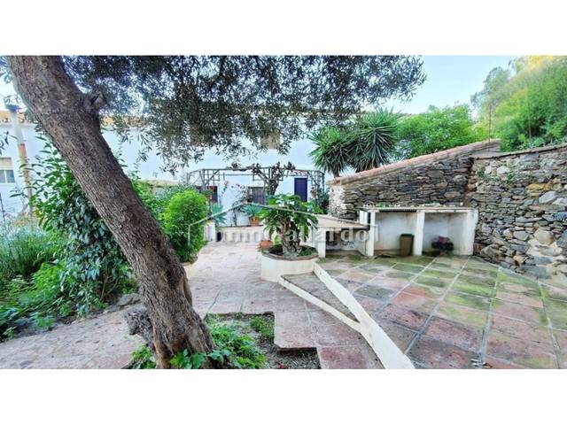 Casa-chalet en Venta en Macharaviaya