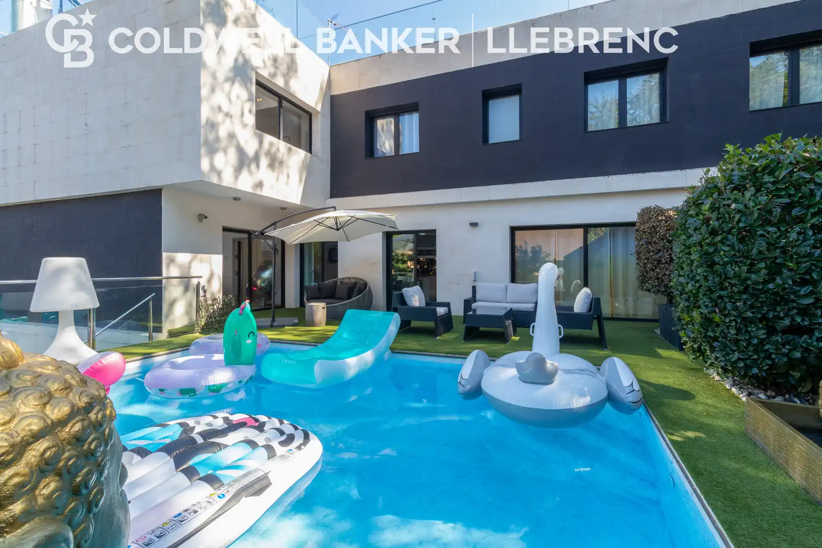 Piscina de Casa o xalet en venda en Barcelona amb Aire condicionat, Calefacció i Jardí privat