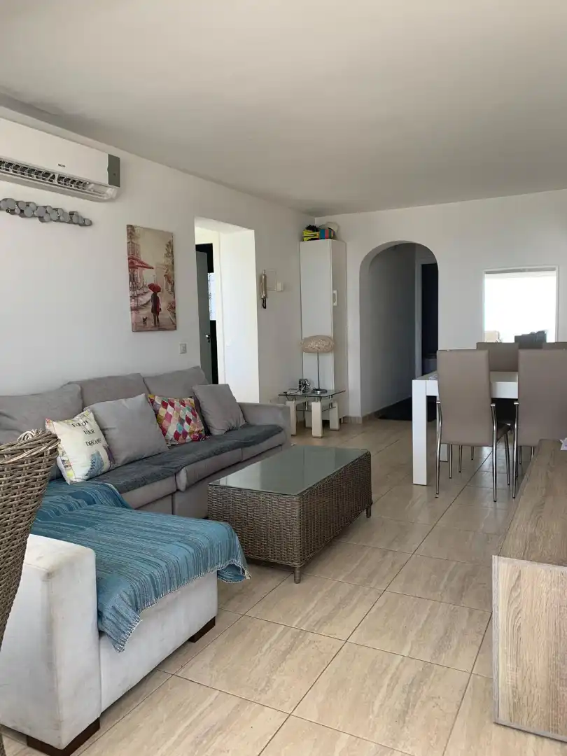 Sala d'estar de Apartament en venda en Mijas amb Aire condicionat, Terrassa i Moblat