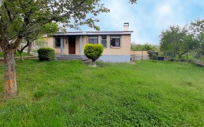 Vista exterior de Casa o xalet en venda en Villarcayo de Merindad de Castilla la Vieja amb Calefacció, Jardí privat i Moblat