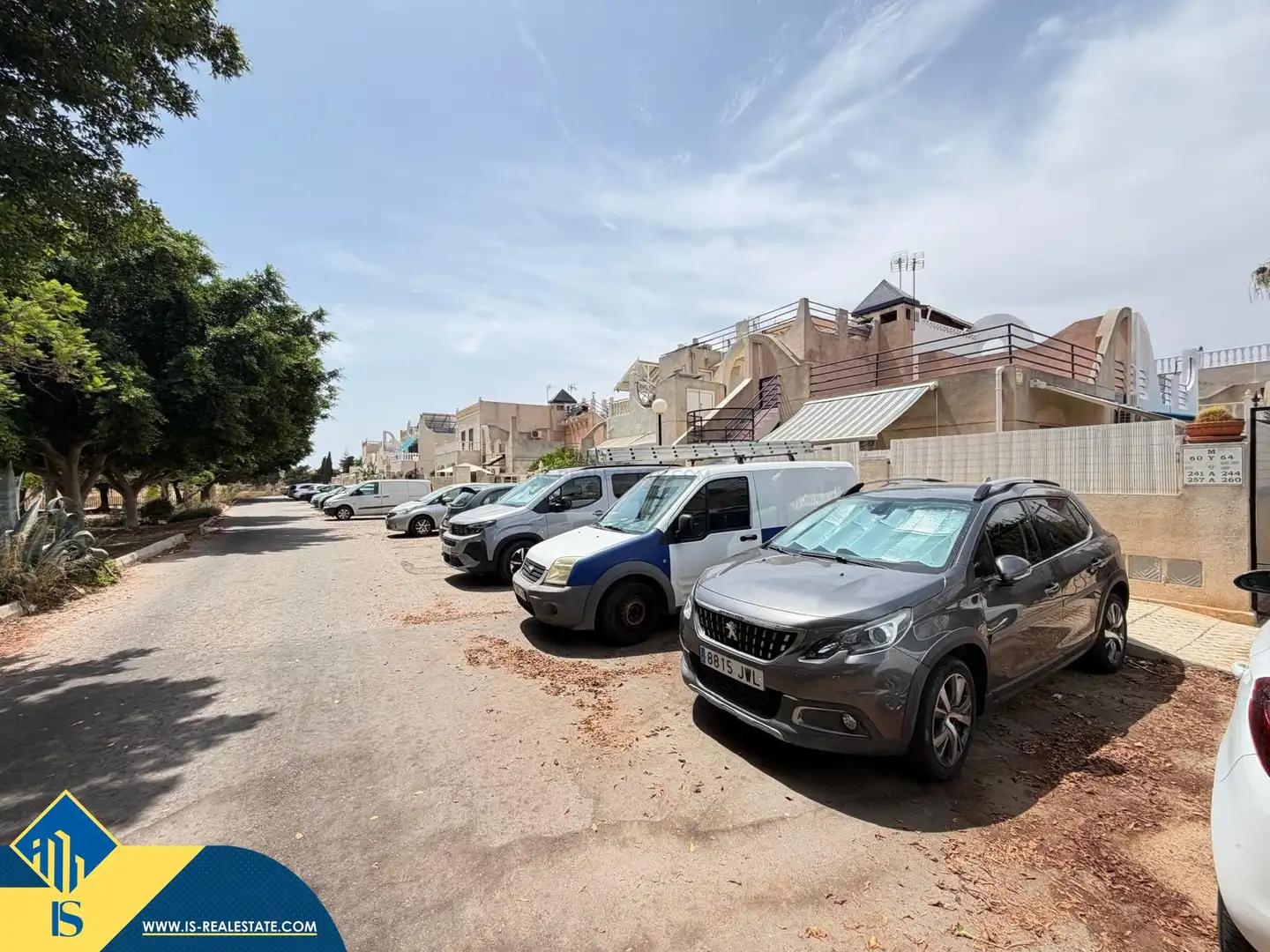 Aparcament de Casa o xalet en venda en Torrevieja amb Aire condicionat, Terrassa i Traster