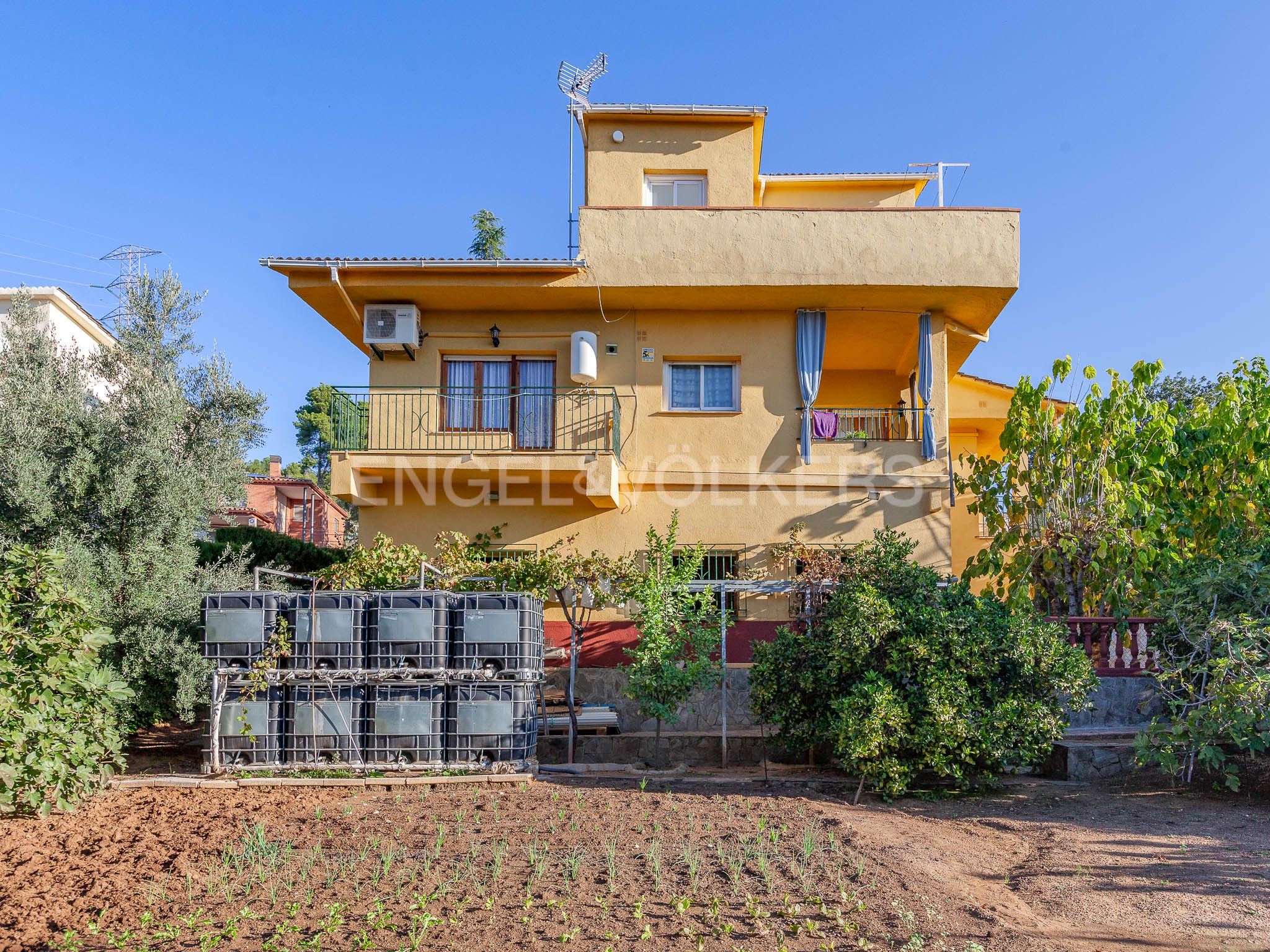 Exterior view of House or chalet for sale in Castellar del Vallès  with Air Conditioner, Heating and Private garden