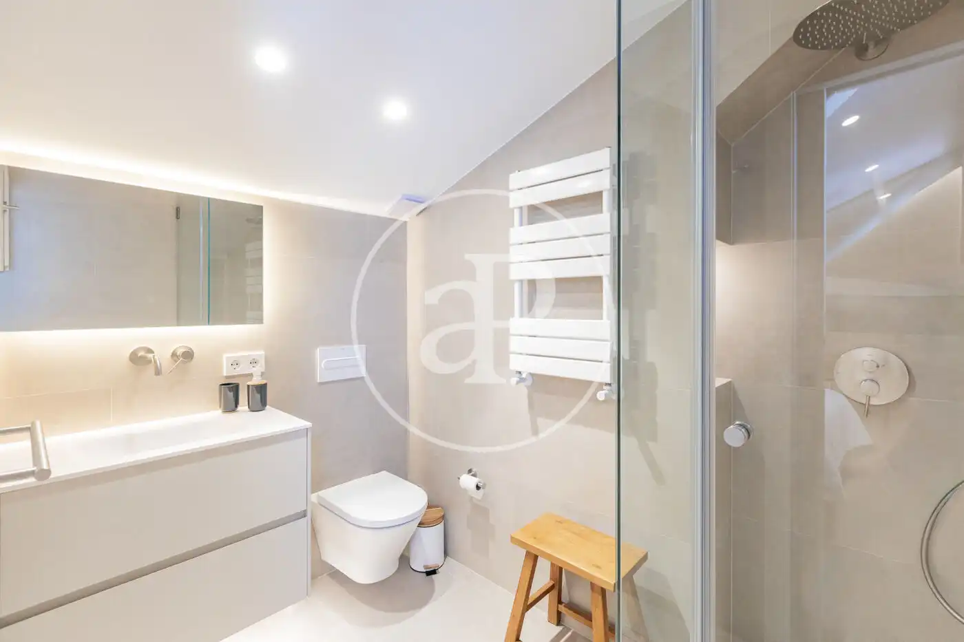 Bathroom of Flat for sale in Madrid  with Air Conditioner, Heating and Furnished