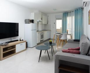 Sala d'estar de Apartament de lloguer en Torrevieja amb Moblat i Piscina comunitària