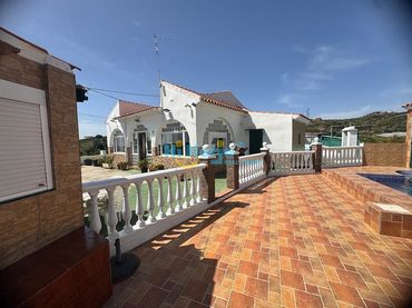 Casa amb piscina en venda a Algarrobo pueblo