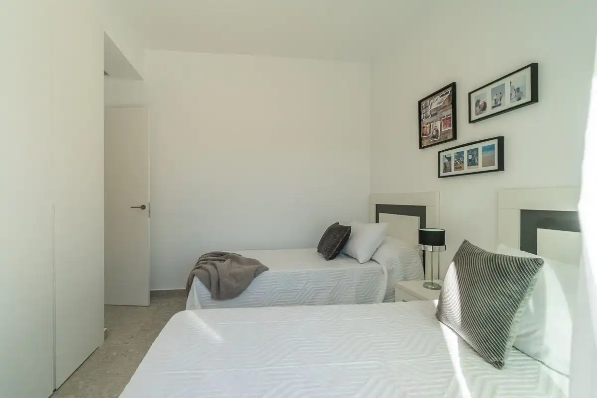 Habitación de Apartamento en venta en Torrevieja con Aire acondicionado, Amueblado y Piscina comunitaria