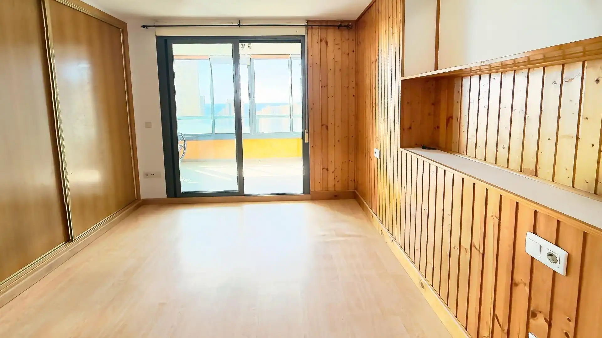Habitación de Piso en venta en Benidorm con Aire acondicionado, Jardín privado y Terraza