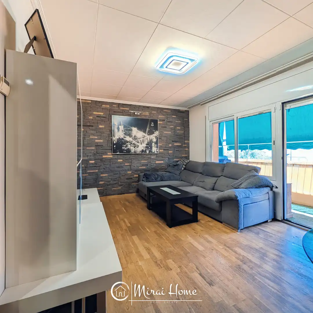 Sala de estar de Piso en venta en Santa Perpètua de Mogoda con Aire acondicionado y Balcón