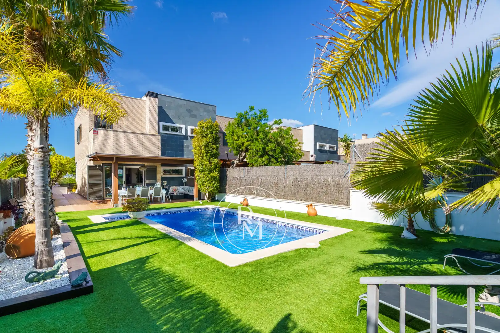 Vista exterior de Casa adosada en venta en Roda de Berà con Aire acondicionado, Calefacción y Jardín privado
