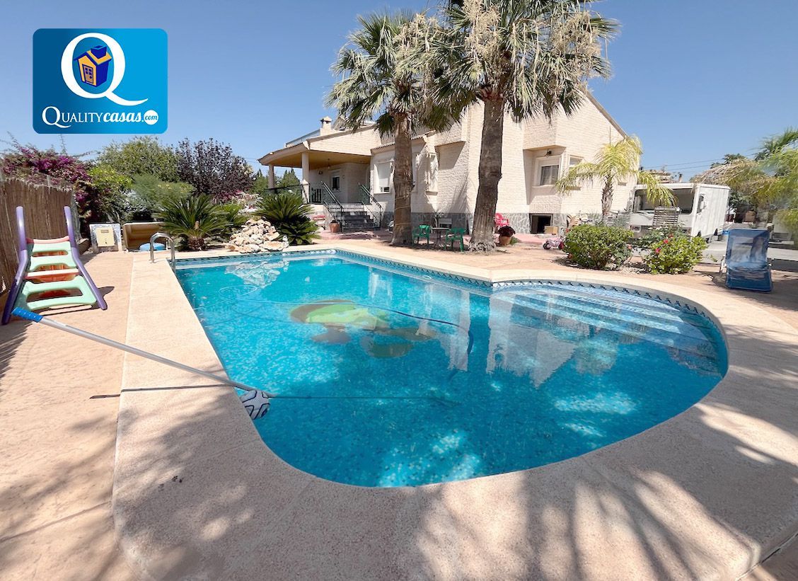 Piscina de Casa o xalet en venda en San Vicente del Raspeig / Sant Vicent del Raspeig amb Calefacció, Terrassa i Traster