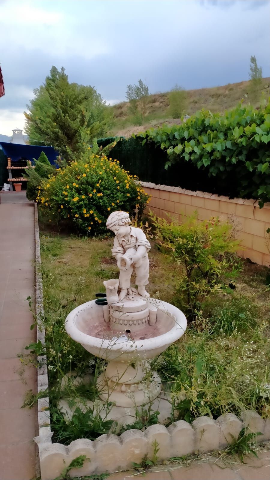 Jardí de Casa o xalet en venda en Los Barrios de Bureba  amb Jardí privat, Terrassa i Moblat
