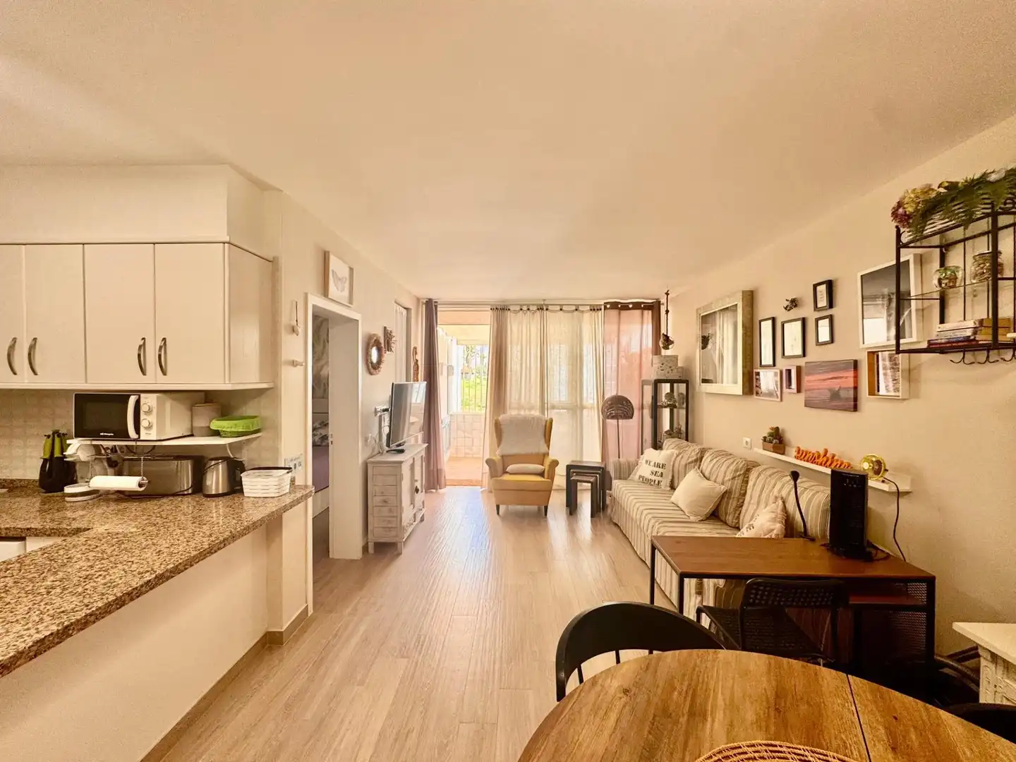 Sala de estar de Piso en venta en Arona con Jardín privado, Terraza y Amueblado