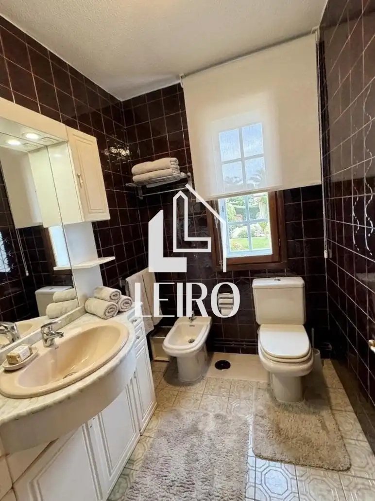 Baño de Casa o chalet en venta en A Illa de Arousa  con Calefacción, Jardín privado y Parquet