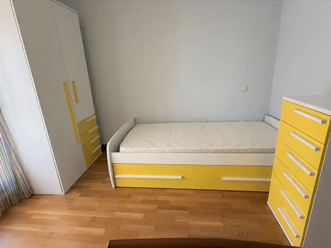 Schlafzimmer von Dachboden zur Miete in Zaratán mit Schwimmbad