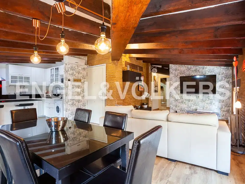 Sala d'estar de Pis de lloguer en Valencia amb Aire condicionat, Parquet i Moblat