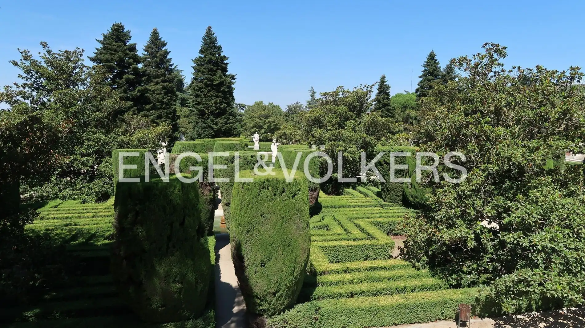 Garden of Flat for rent in Madrid  with Air Conditioner, Heating and Parquet flooring