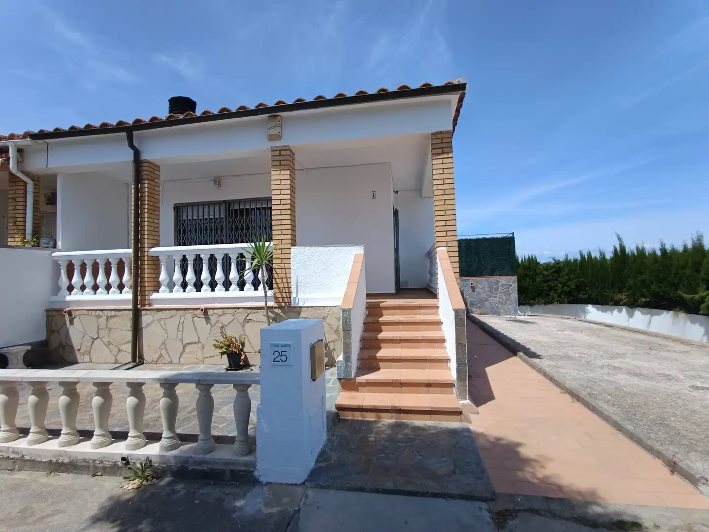 Vista exterior de Casa o xalet en venda en Sant Pere Pescador amb Calefacció, Parquet i Terrassa