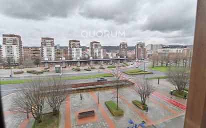 Vista exterior de Pis en venda en Bilbao  amb Calefacció i Traster