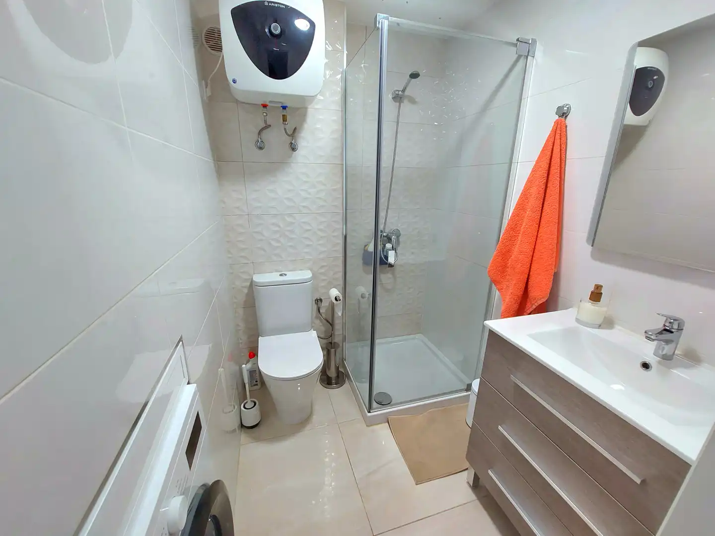 Baño de Apartamento de alquiler en San Bartolomé de Tirajana con Aire acondicionado, Amueblado y Lavadora