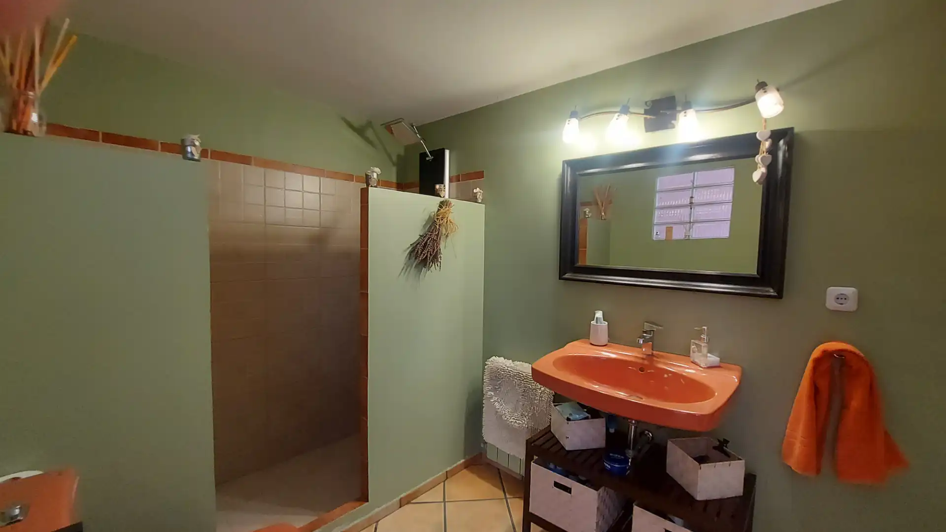 Baño de Casa adosada en venta en Caldes d'Estrac con Calefacción, Parquet y Amueblado