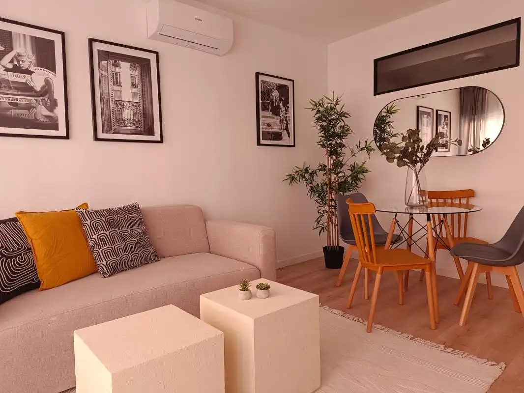 Living room of Flat for sale in Madrid  with Air Conditioner and Heating