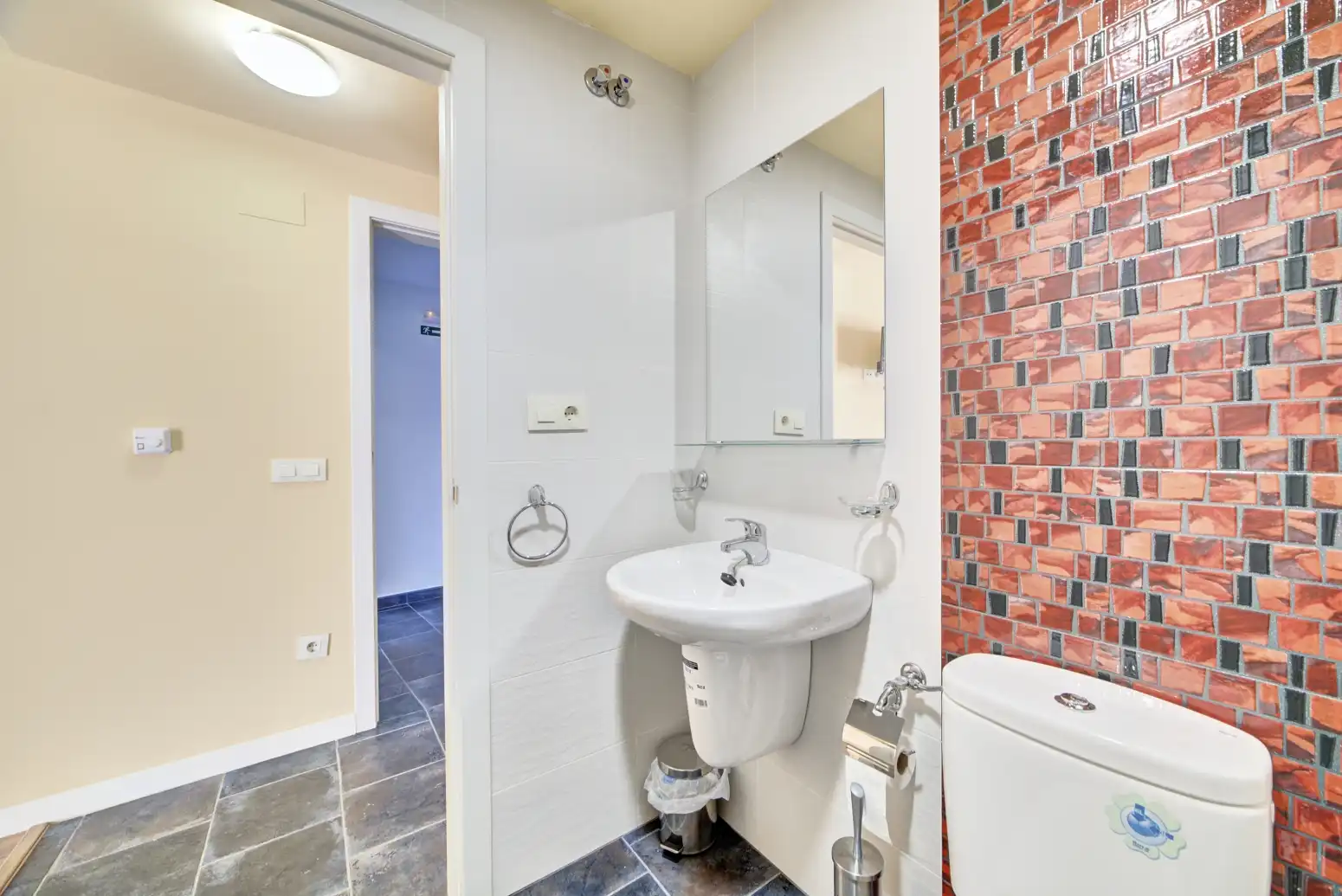 Badezimmer von Dachboden zum Verkauf in Undués de Lerda mit Heizung, Parkett und Terrasse
