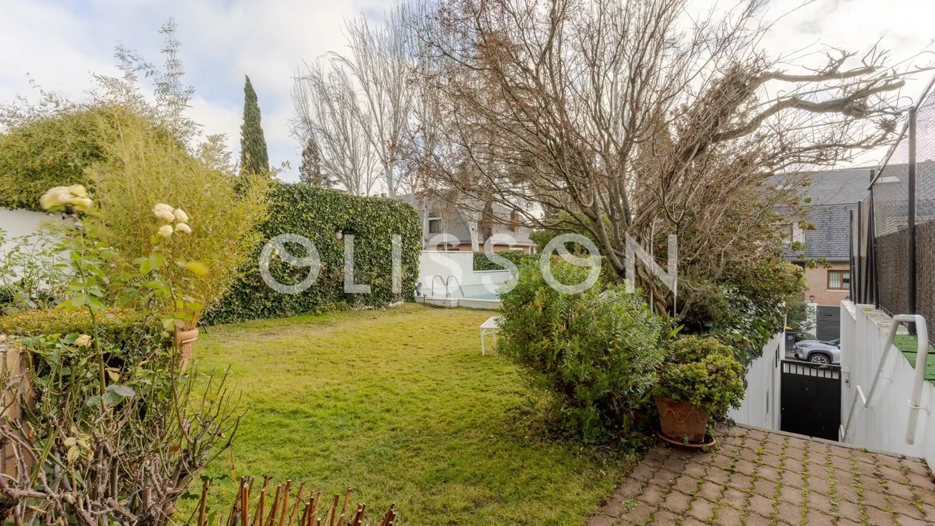 Garden of Houses for sale in  Madrid Capital  with Air Conditioner, Heating and Private garden