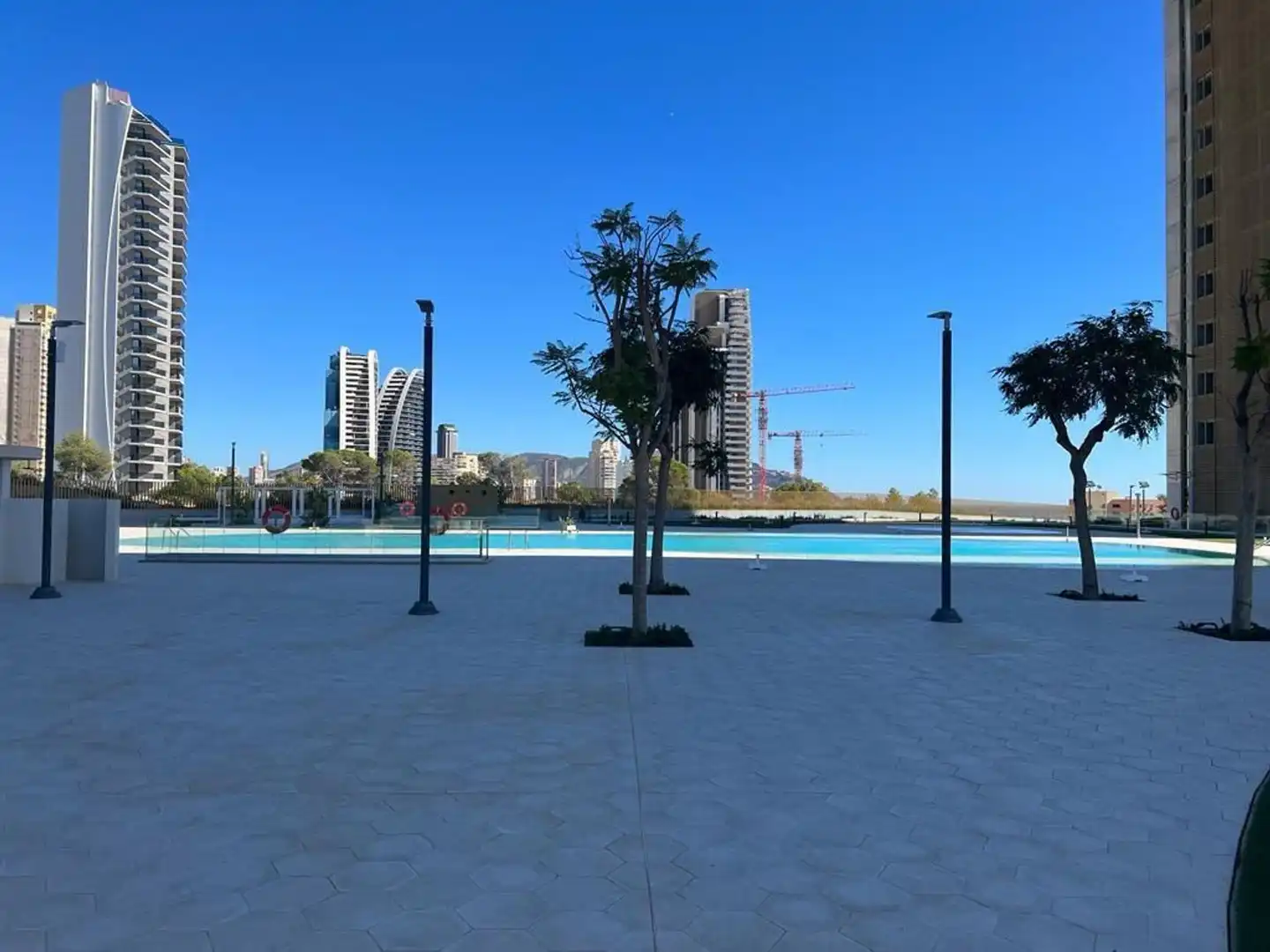 Piscina de Casa o xalet de lloguer en Benidorm amb Aire condicionat, Jardí privat i Moblat