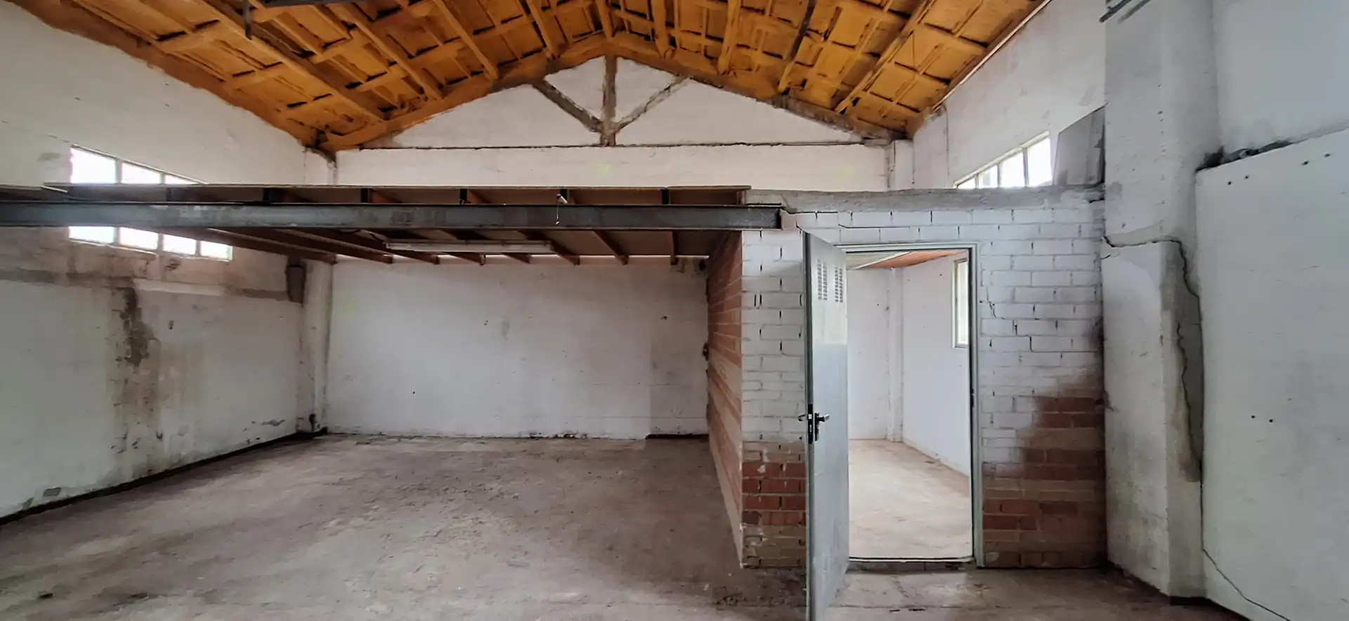 Industrial buildings for sale in Manises
