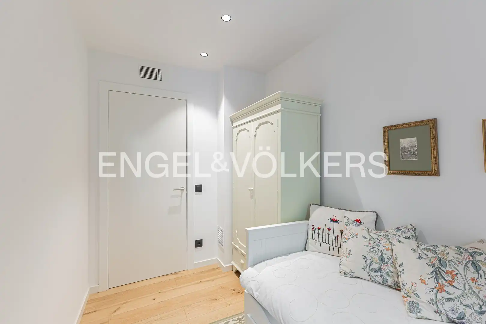 Bedroom of Flat for rent in Barcelona  with Air Conditioner, Heating and Parquet flooring