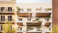 Exterior view of Flat for sale in  Barcelona Capital  with Air Conditioner and Balcony